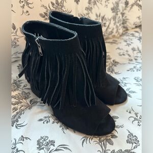 Black Leather Fringe Peep Toe Ankle Booties Size 9 Block Heel Western Boho